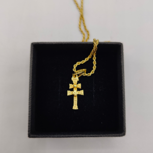 Colgante de cruz de caravaca con la palabra inri escrita 18 k REF: CG170