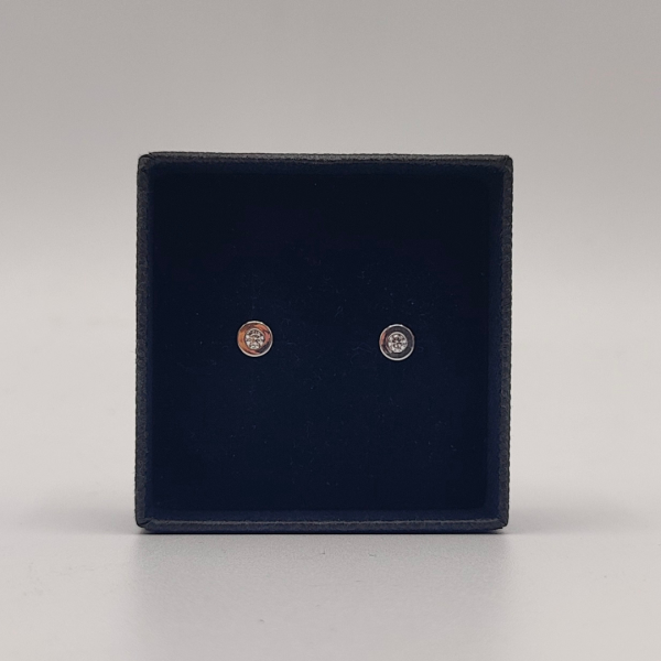 Pendientes Redondos con circonitas en Oro Blanco de 18k