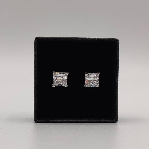 Pendiente de oro de 18 k blanco con circonita cuadrada