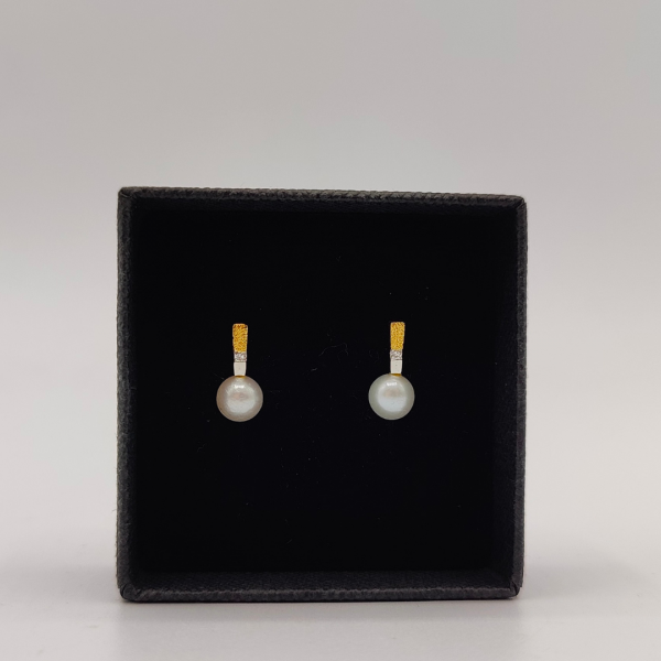 Pendientes de Niña en Oro Blanco de 18k con Cierre de Tuerca Especial para Bebés