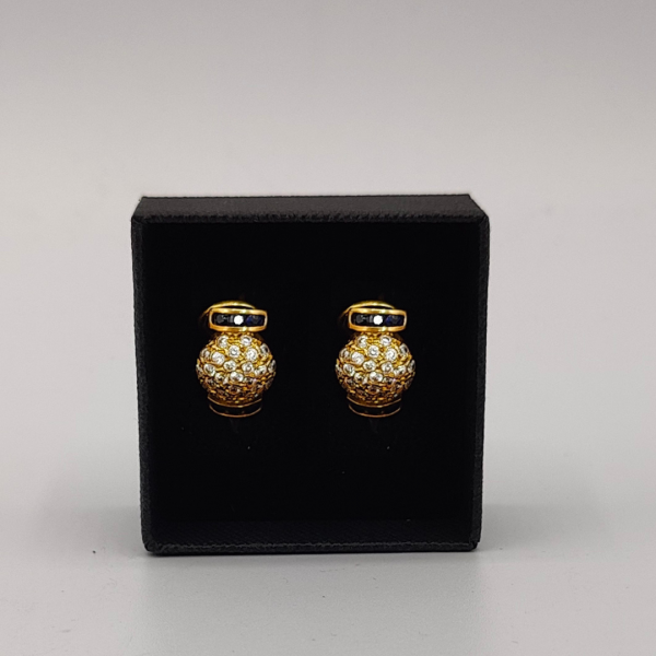 Pendiente Esfera con Diamantitos y Zafiros en Oro de 18K