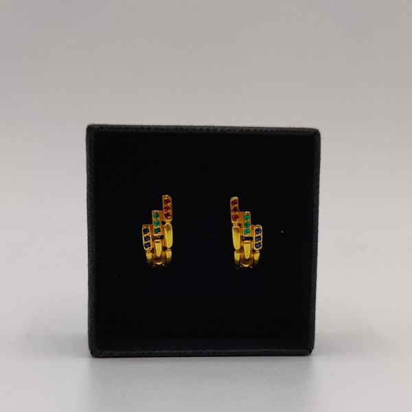 Pendiente de Oro de 18K con Zafiros, Esmeraldas y Rubíes