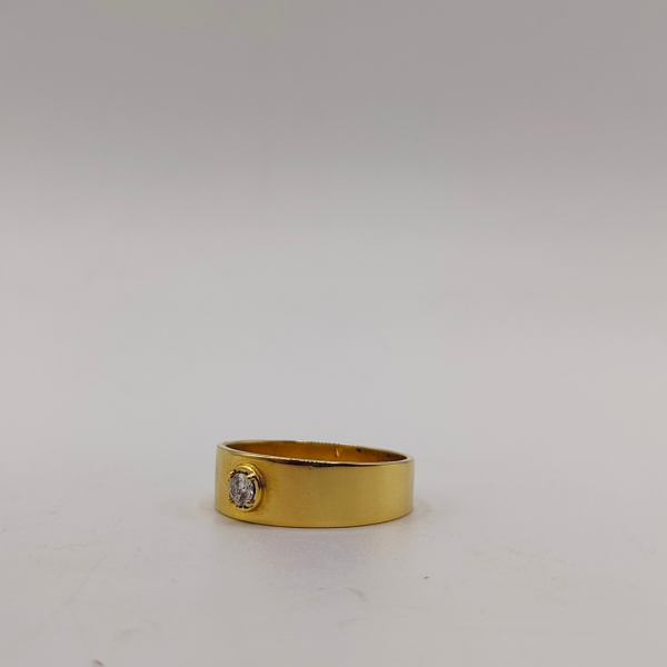Anillo solitario con diamante y oro de 18 k