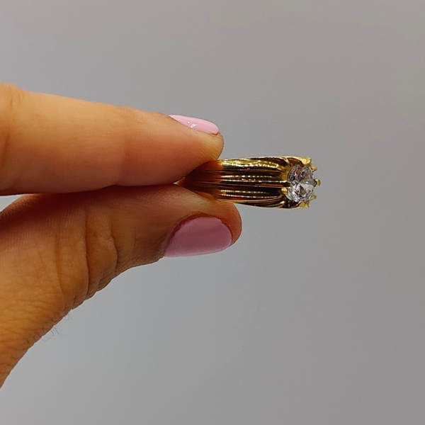 Anillo sortija unisex con circonita en medio