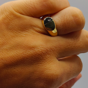 Anillo sello con un diamante oro de 18 k
