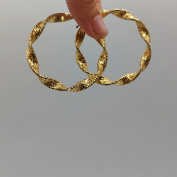 Pendiente de Aro Rizado Estilo Versace