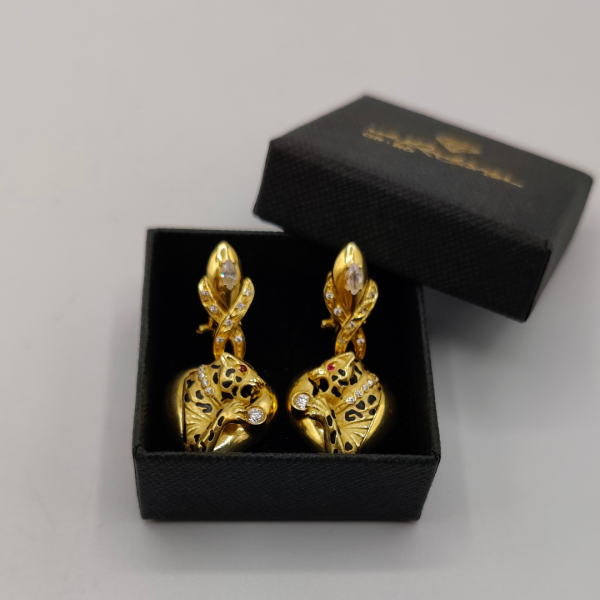 Pendientes colgando corazón con leopardo