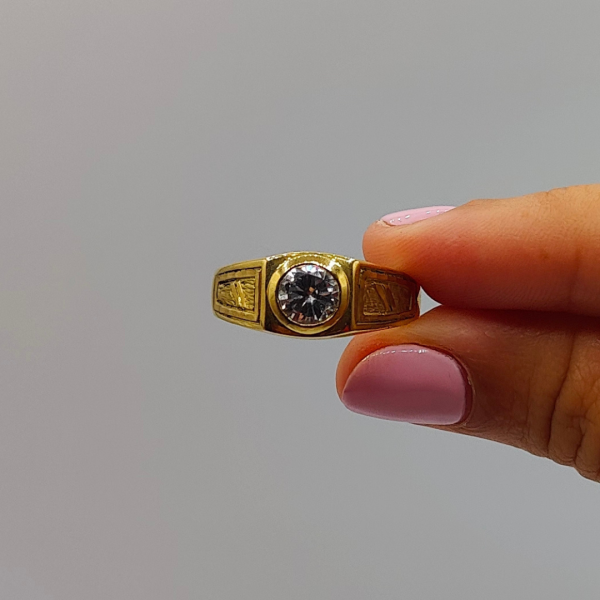 Anillo de Caballero en Oro de 18k con Circonita