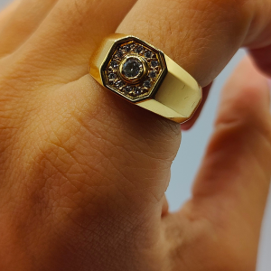 Anillo sello con diamantes oro de 18 k