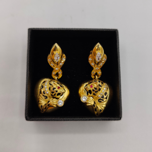 Pendientes colgando corazón con leopardo