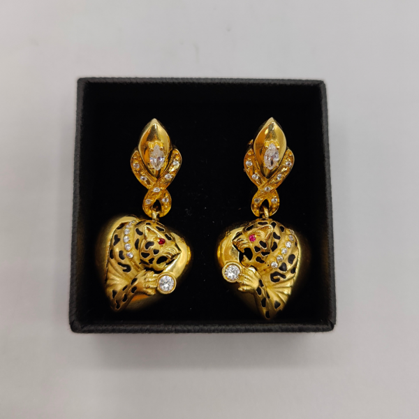 Pendientes colgando corazón con leopardo