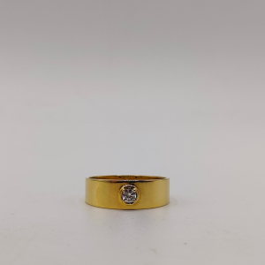 Anillo solitario con diamante y oro de 18 k
