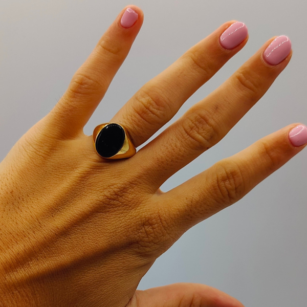 Anillo Sello en Oro de 18k con Ágata Negra