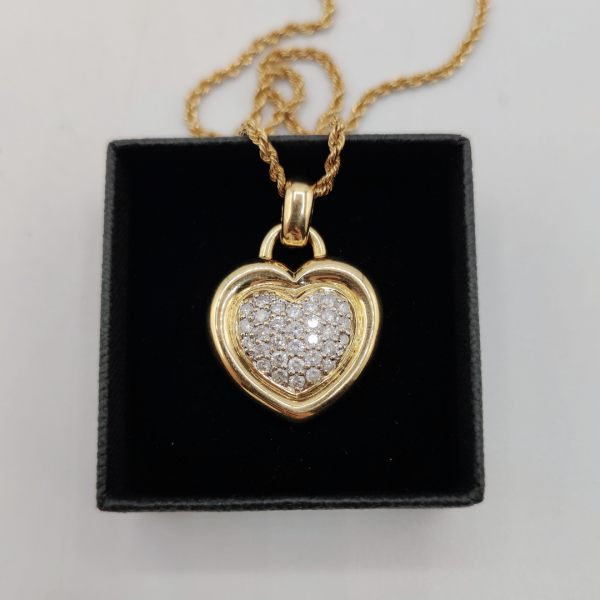Colgante de corazón de 18k relleno de diamantes engastados con ka técnuca pavé REF: CG217