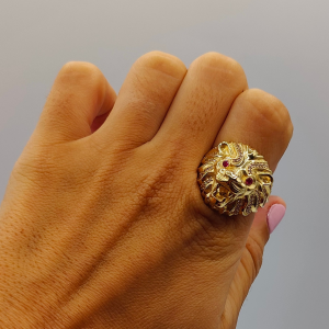 Anillo cabeza de león