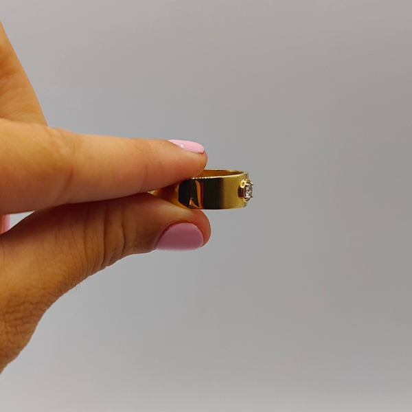 Anillo solitario con diamante y oro de 18 k