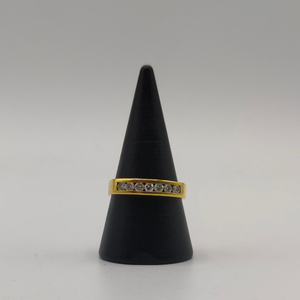anillo con 7 diamantes oro de 18 k