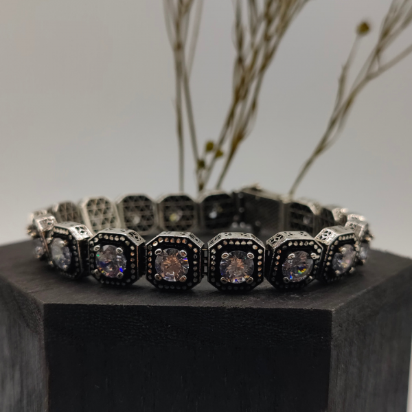 Pulsera de plata negra con circonitas con eslabon de articulación medinte perno y bisagra con limitación