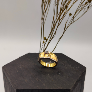 Anillo mezcla de oros con diamantes
