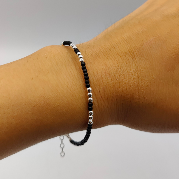 Pulsera de Plata con Bolitas Negras y Plateadas