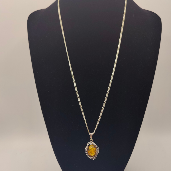 Colgante de plata estilo vintage con piedra ambar
