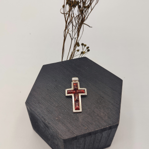 Cruz de plata con ambar