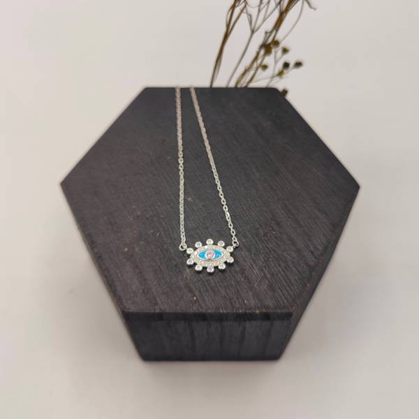 Collar ojo de horus con circonitas rosas y lilas y el centro del ojo azul