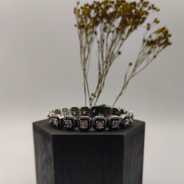 Pulsera de plata negra con circonitas con eslabon de articulación medinte perno y bisagra con limitación