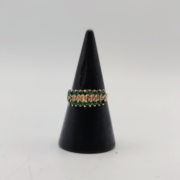 Anillo hilera de esmeraldas y diamanes oro de 18 k