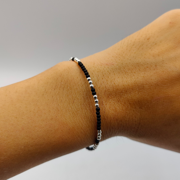 Pulsera de Plata con Bolitas Negras y Plateadas