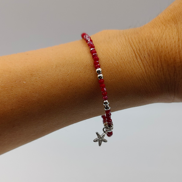 Pulsera de Plata con Bolitas Rojas y Charm de Estrella