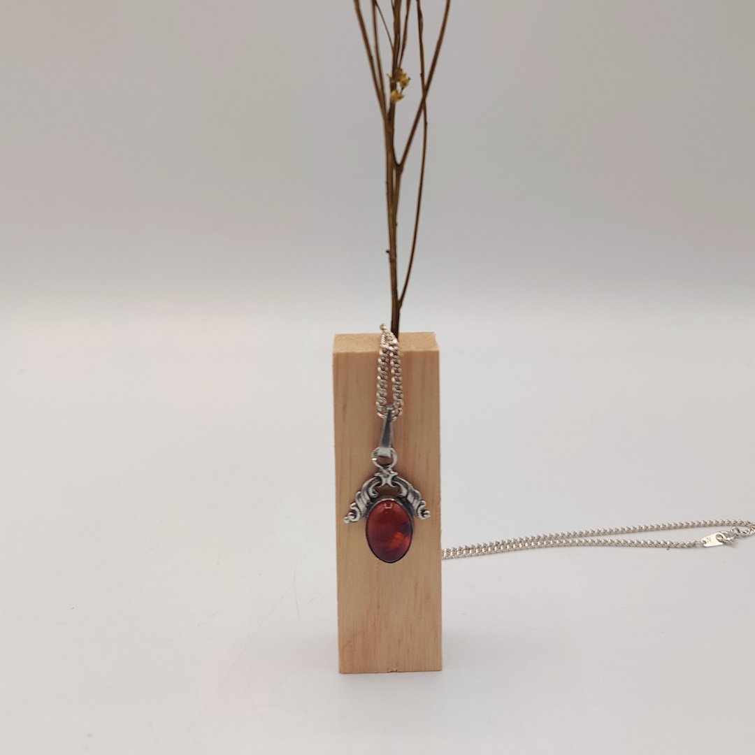 colgante de plata con ambar ovalado