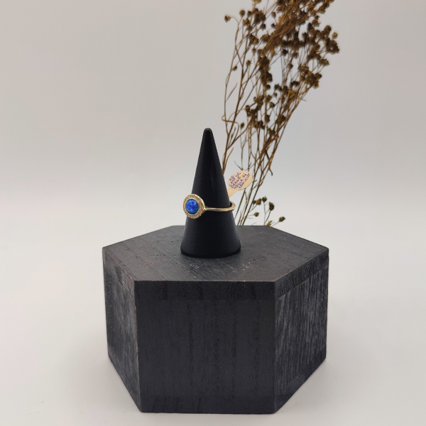 Anillo ópalo redondo chapado en oro