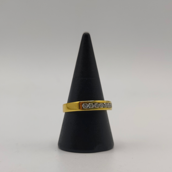 anillo con 7 diamantes oro de 18 k