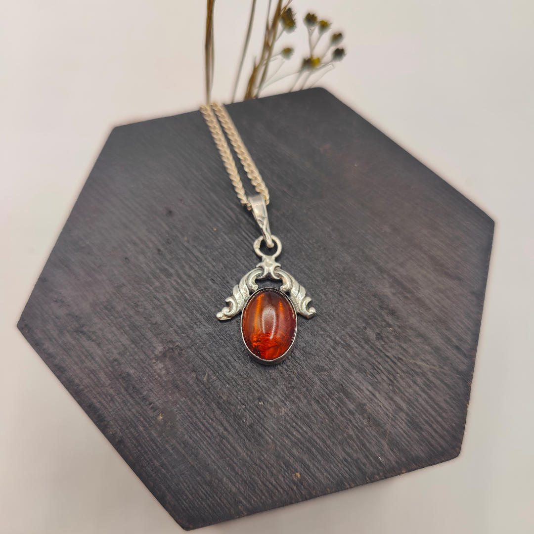colgante de plata con ambar ovalado