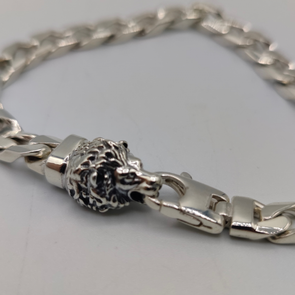 Pulsera de plata eslabon cubana cuadrado con cabeza de león