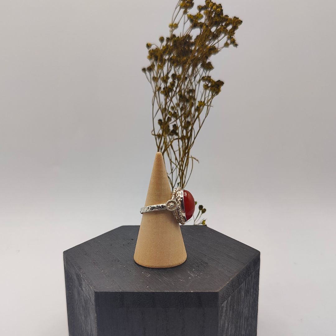 Anillo de plata estilo vintage con piedra onix rojo