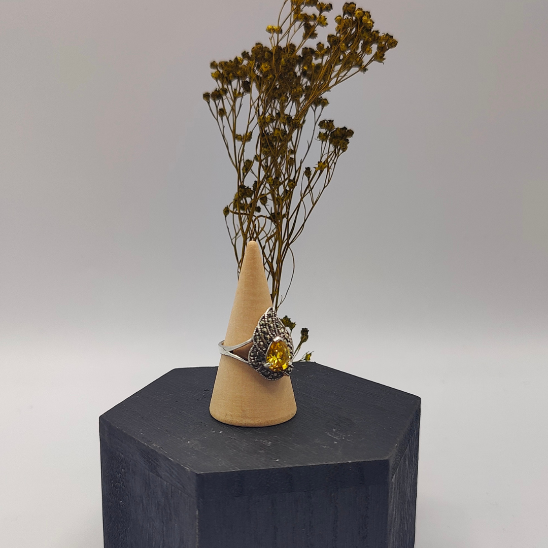 Anillo plata estilo vintage con circonita amarillo y marquesitas