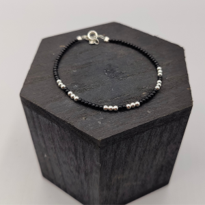 Pulsera de Plata con Bolitas Negras y Plateadas