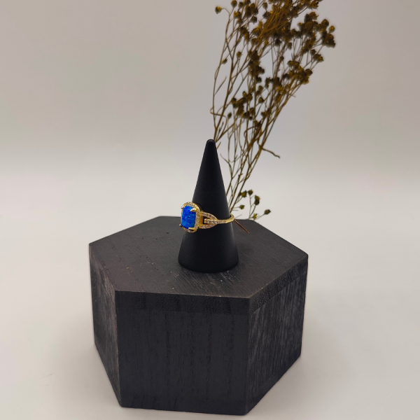 Anillo ópalo rectangular chapado en oro