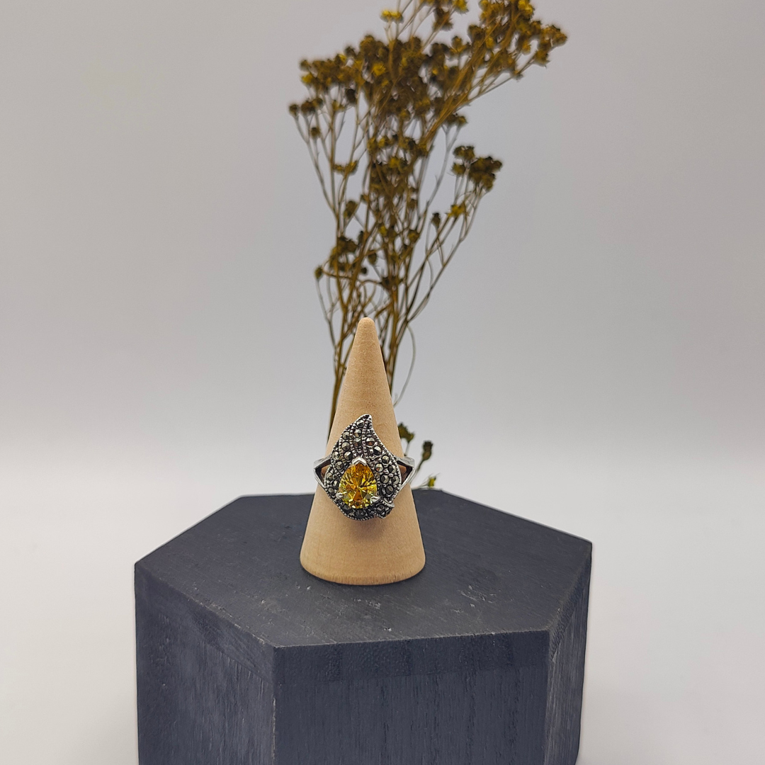 Anillo plata estilo vintage con circonita amarillo y marquesitas