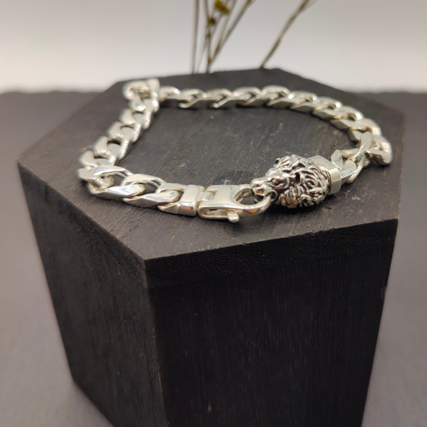 Pulsera de plata eslabon cubana cuadrado con cabeza de león