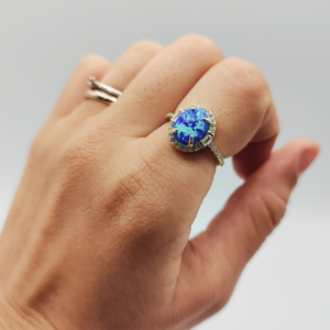 Anillo ópalo ovalado chapado en oro
