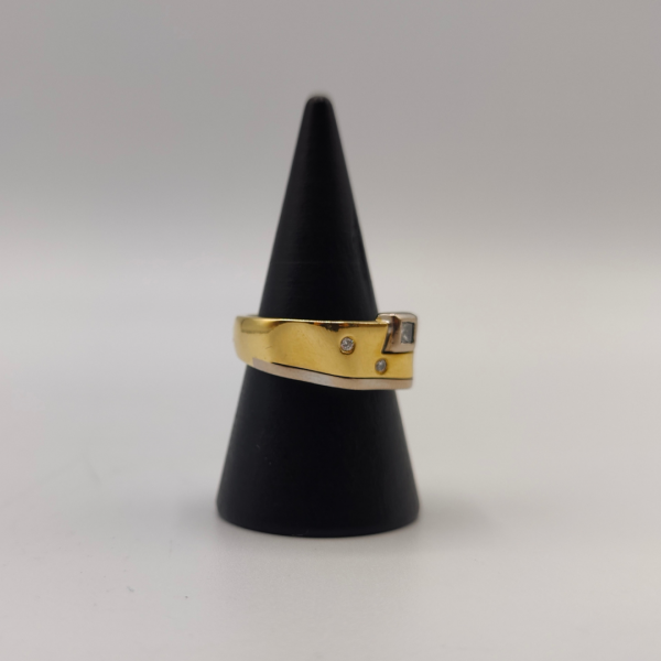 Anillo mezcla de oros con diamantes