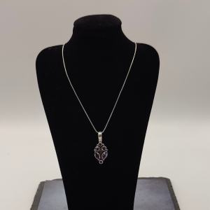 Colgante vintage con piedras amatistas