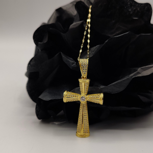Colgante Cruz Relleno de Circonitas con una Grande en el Centro en Oro de 18k