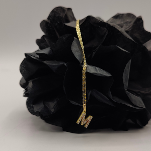 Colgante Letra "M" Relleno de Circonitas en Oro de 18k
