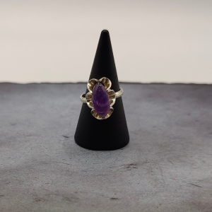 Anillo flor con piedra amatista en medio