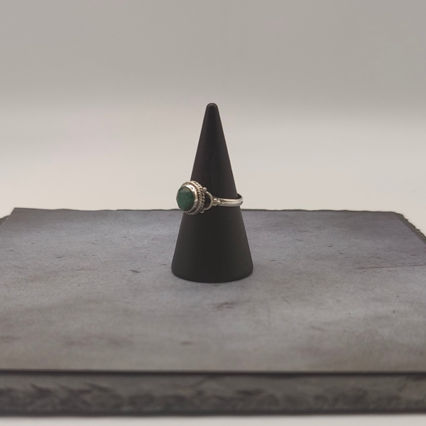 Anillo esmeralda natural