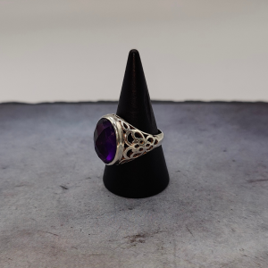 Anillo vintage con circonita lila